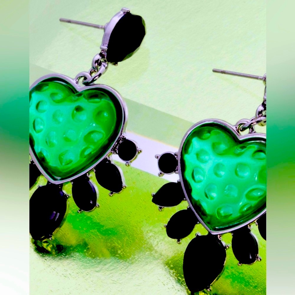 💚🖤💚 “RESORT RADIANCE” GREEN EARRINGS ~ PAPARAZZI❗️💚🖤💚